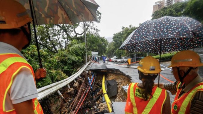 UN MUERTO Y MÁS DE 100 HERIDOS TRAS LLUVIAS EN HONG KONG