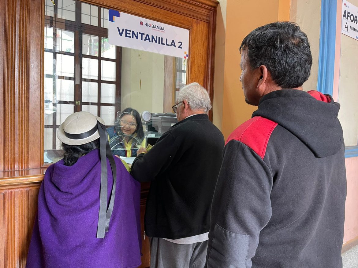 Contribuyentes riobambeños se benefician con el descuento en el Pago del Impuesto Predial