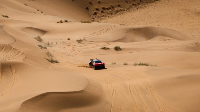 Loeb gana la cuarta etapa del Dakar y Al-Attiyah resurge