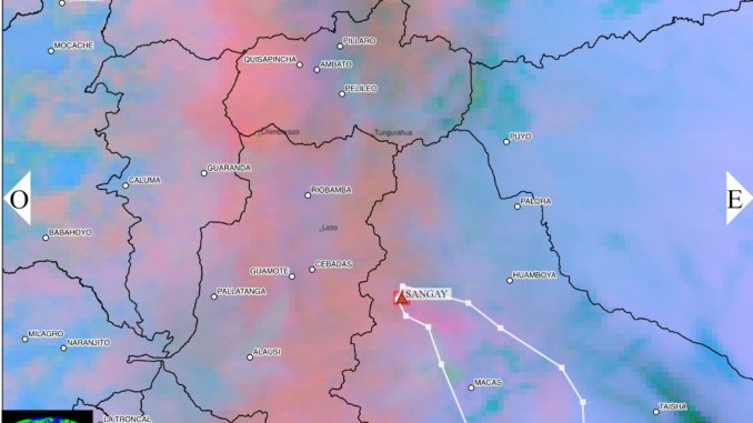 Tres localidades en Chimborazo son afectadas por la caída leve de ceniza del volcán Sangay