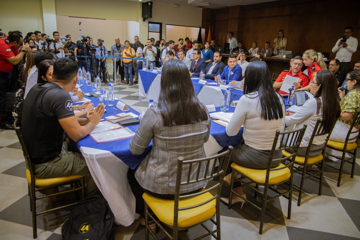 Comandante de Bomberos de Riobamba participa en reunión sobre nueva Ley de Defensa Contra Incendios