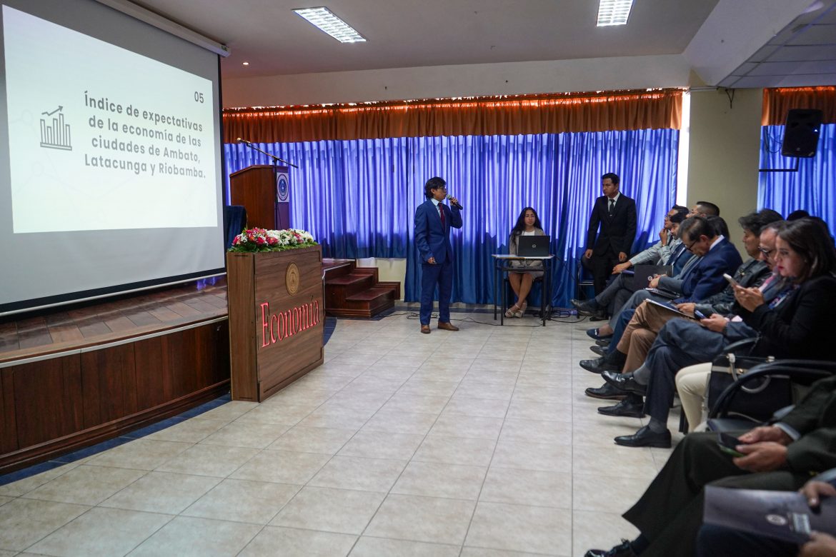 Unach presenta Boletín Económico N° 11