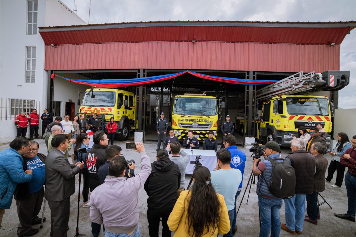 Bomberos Riobamba presenta unidades repotenciadas y avances en la construcción de nueva estación