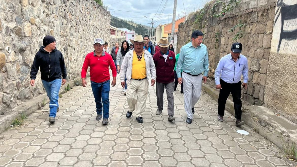 Inician trabajos de adoquinado en Punín
