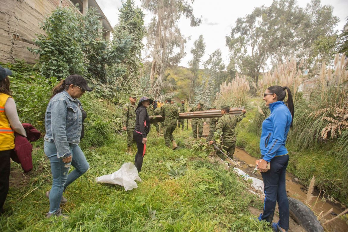 Minga de limpieza en la quebrada Las Abras: Un esfuerzo interinstitucional por el medio ambiente