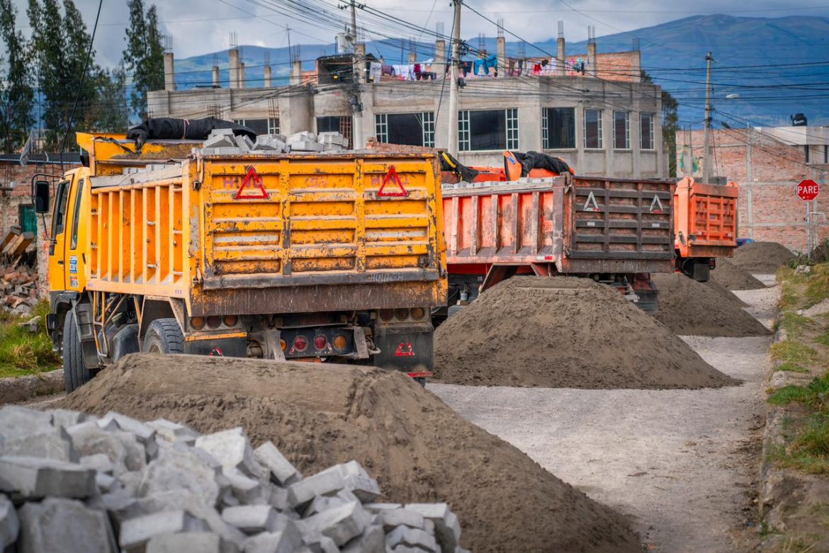 Avanza a buen ritmo el proyecto de adoquinado en varios barrios de Riobamba