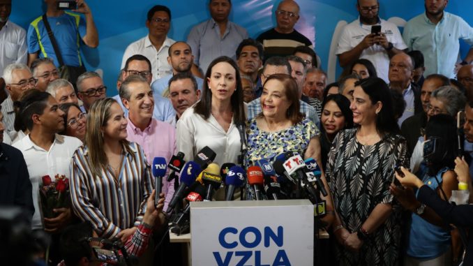 María Corina Machado alerta maniobra para impedir inscripción de su candidata