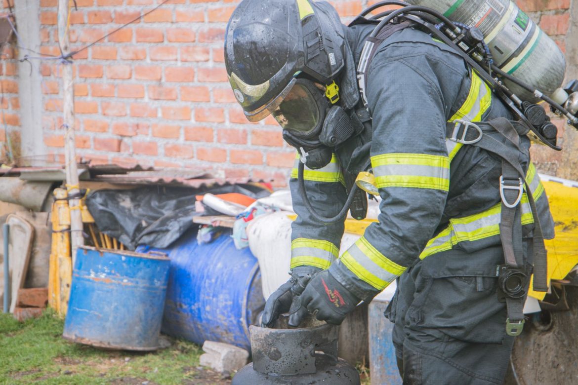 Bomberos sofocaron incendio en el barrio Los Laureles