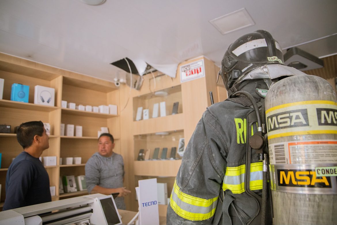 Control de principio de incendio en local comercial de Riobamba