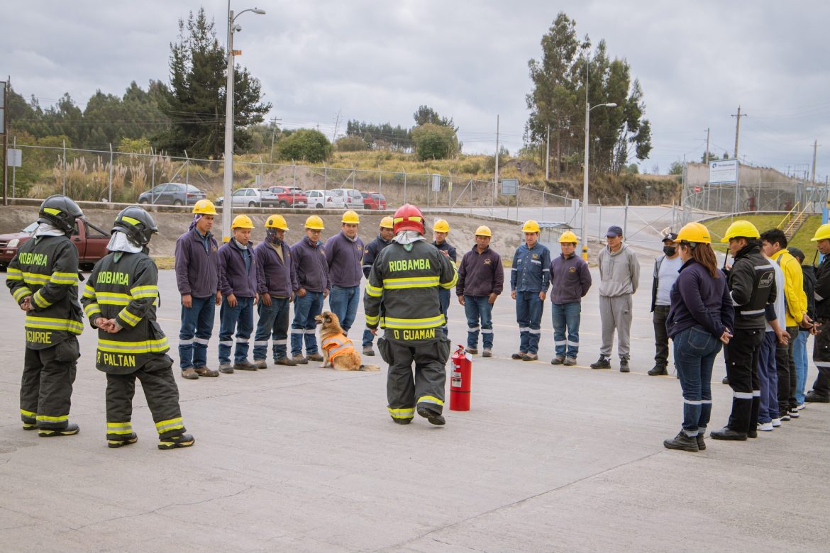 Bomberos Riobamba capacitaron a trabajadores de Petroecuador