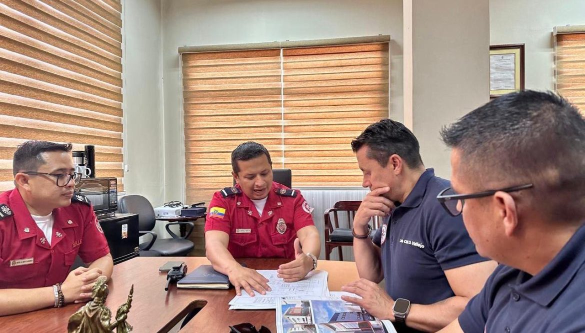 Bomberos de Riobamba participaron en reunión del Comité Técnico Brif de Ecuador en Manta