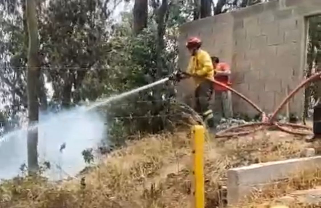 Continúan los trabajos para controlar el incendio forestal en Guápulo