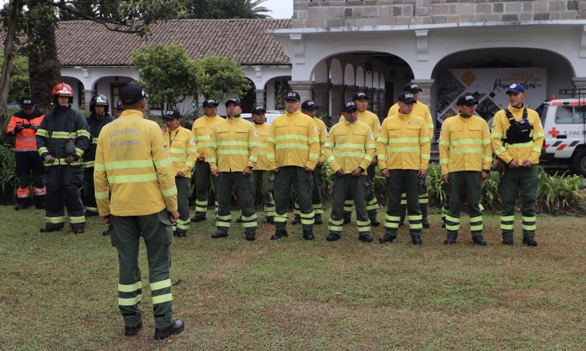 Bomberos de Riobamba participan en el Primer Encuentro Nacional de Brigadas Integrales de Emergencias»