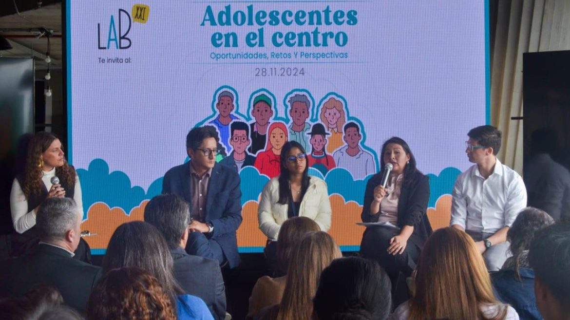 Lab XXI desarrolló un foro para presentar los resultados de su programa “Alza tu voz” enfocado en adolescentes