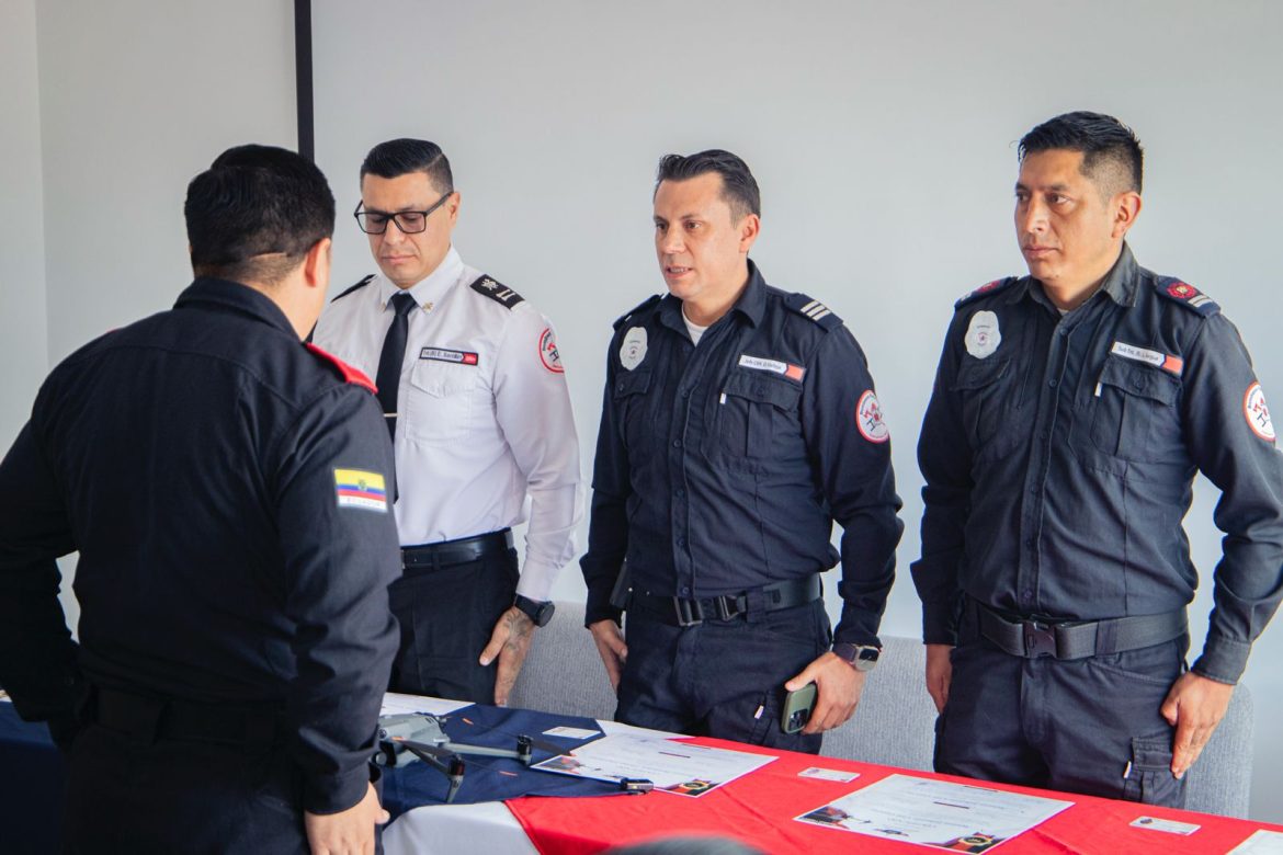 Bomberos de Riobamba tienen Pilotos Certificados de Drones