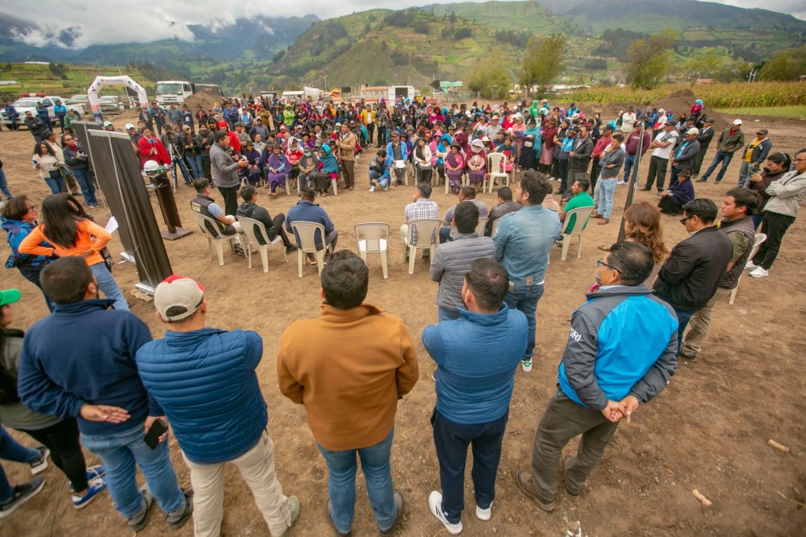 Inició la construcción de la Plaza de Rastro en Licto.