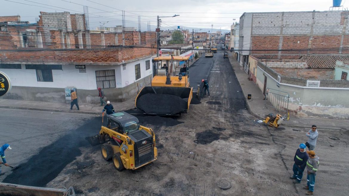 Riobamba EP optimiza la red de alcantarillado en la calle García Moreno previo a la intervención vial