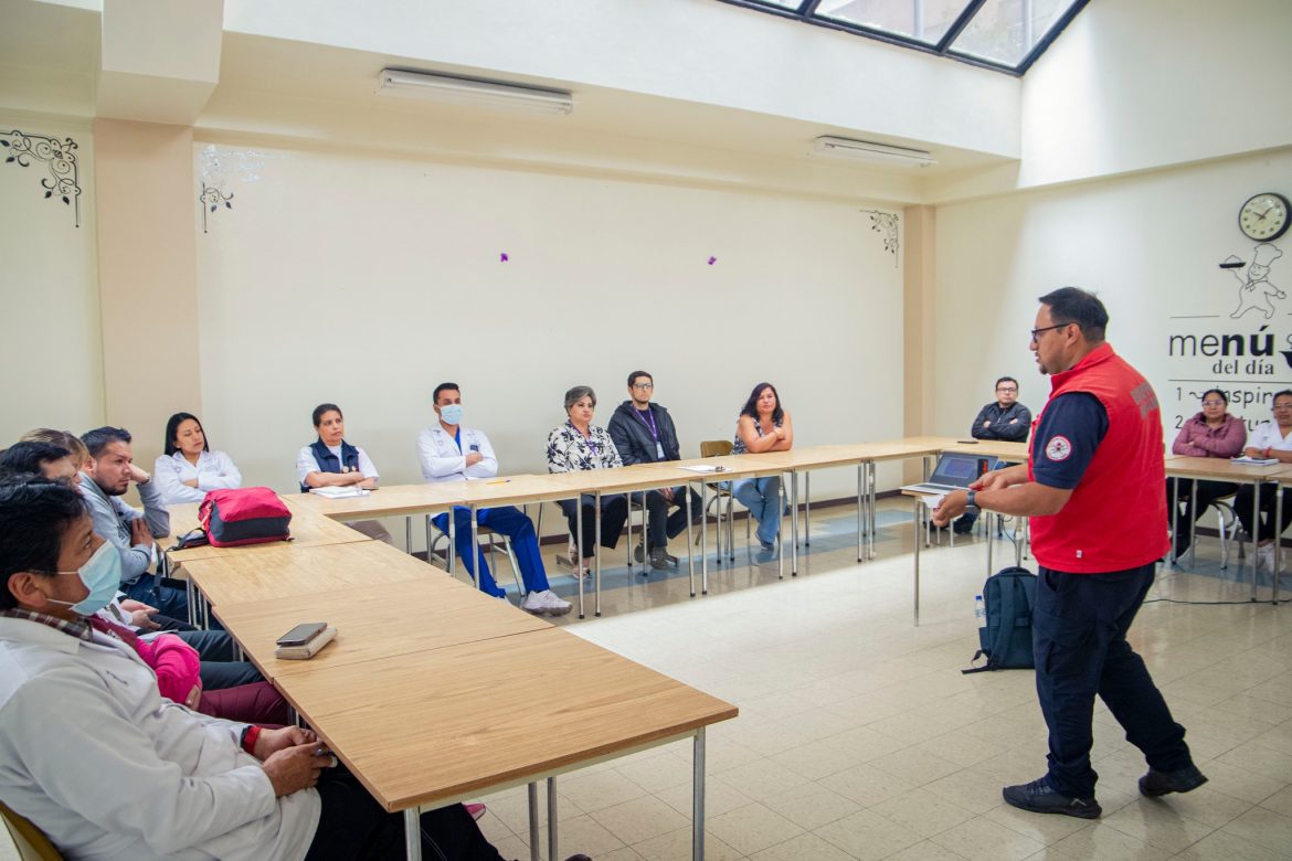 Bomberos de Riobamba fortalecen acciones de prevención de incendios en instituciones y espacios comunitarios