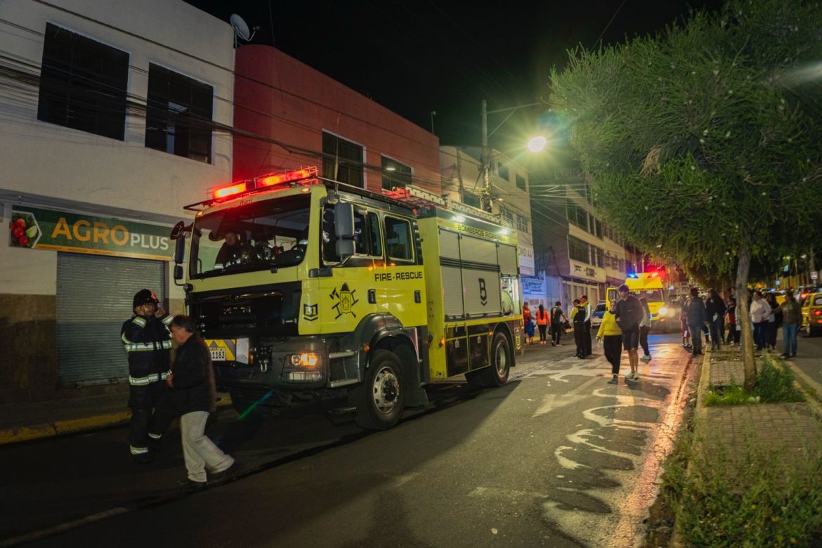 Bomberos de Riobamba controlaron incendio en taller de costura
