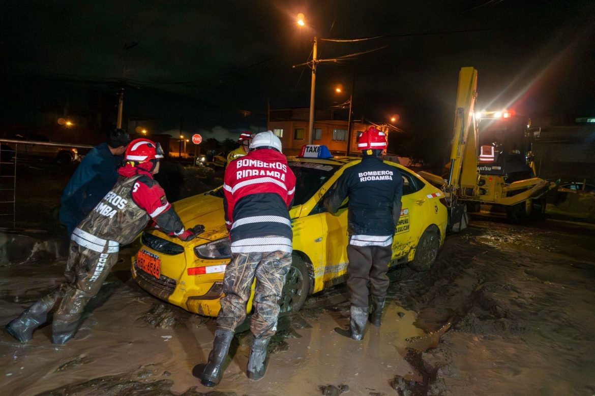 Bomberos desplegó todas sus compañías para atender inundaciones