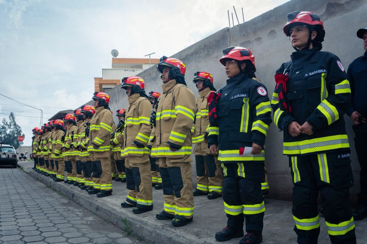 Cuerpo de Bomberos de Riobamba fortalece su capacidad operativa con nuevos equipos de protección personal