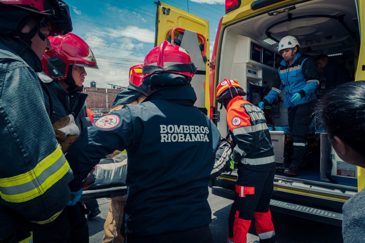 Cuerpo de Bomberos de Riobanda atiende accidente de tránsito