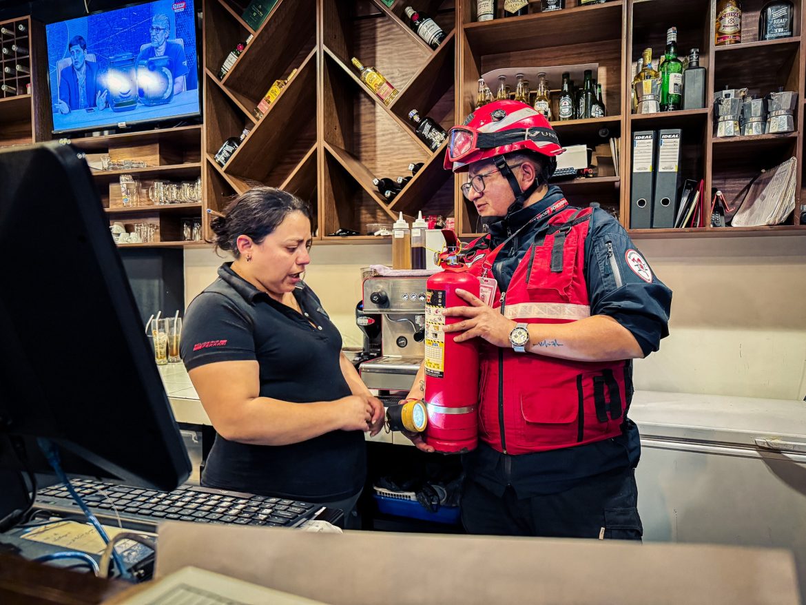 Bomberos Riobamba realizan operativo de control en establecimientos comerciales