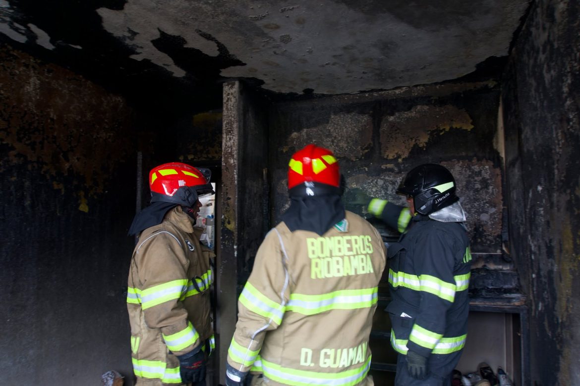 Cuerpo de Bomberos de Riobamba atendió incendio estructural