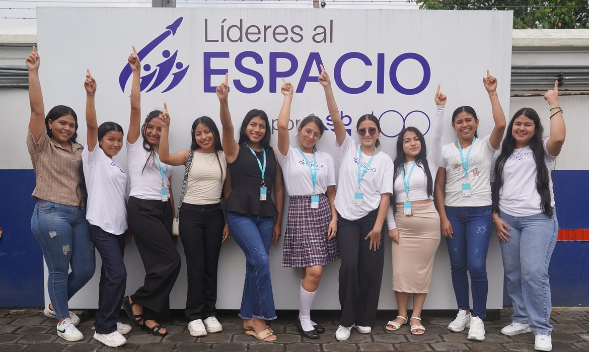Diez niñas ecuatorianas son seleccionadas para vivir una experiencia en el Space Center Houston como parte del proyecto “Líderes al Espacio”